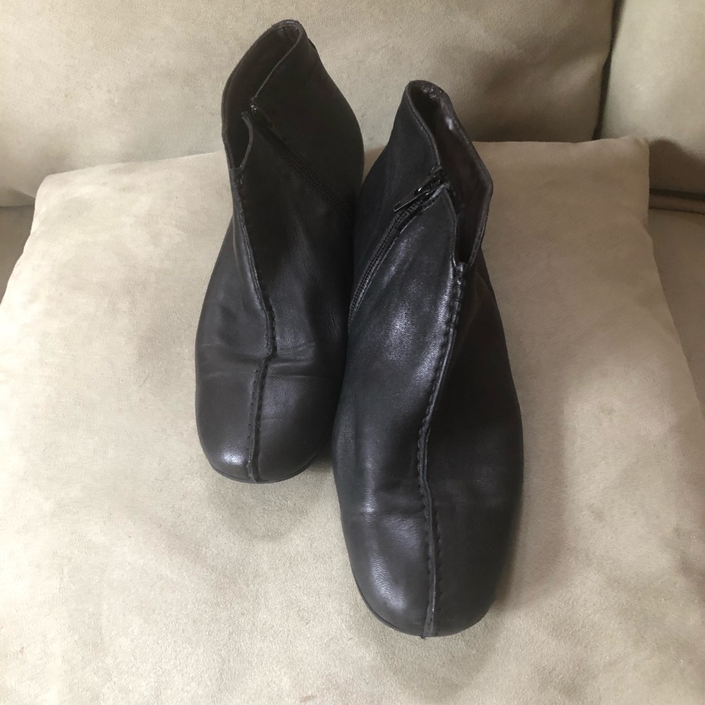 Attilio Giusti Leombruni Black Ankle Booties - Picture 2 of 8